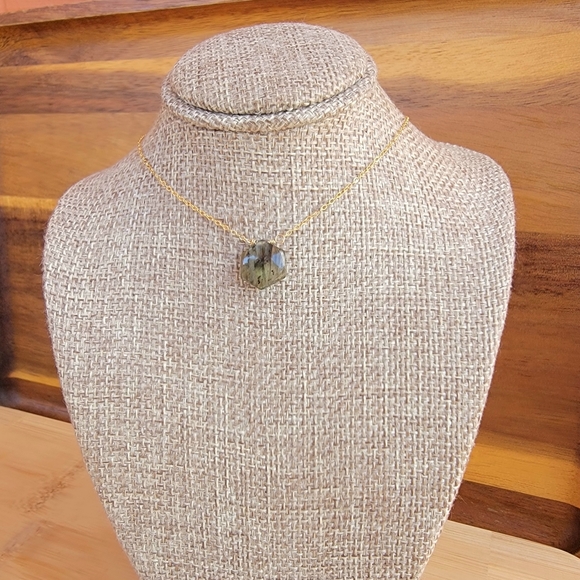 Labradorite Necklace Minimalist Crystal Gemstone - Picture 4 of 7
